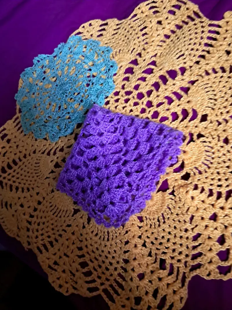 Set de tapetes tejidos a crochet coloridos - 1