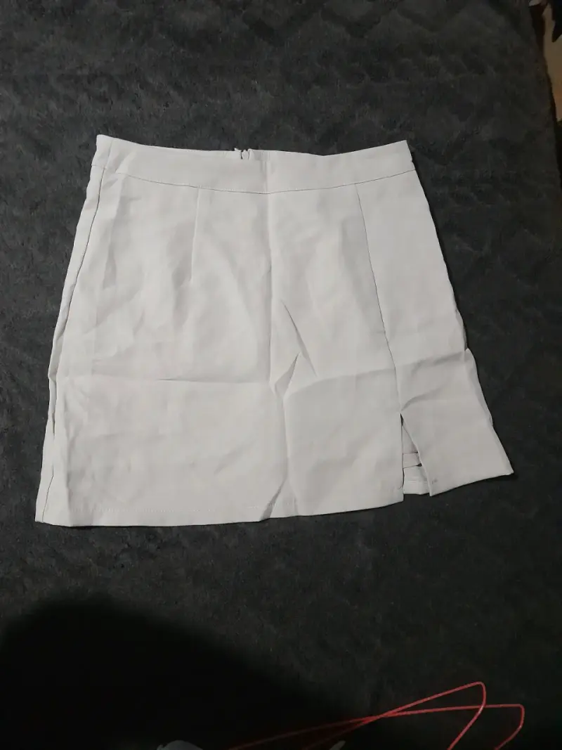 Falda corta blanca elegante - 1