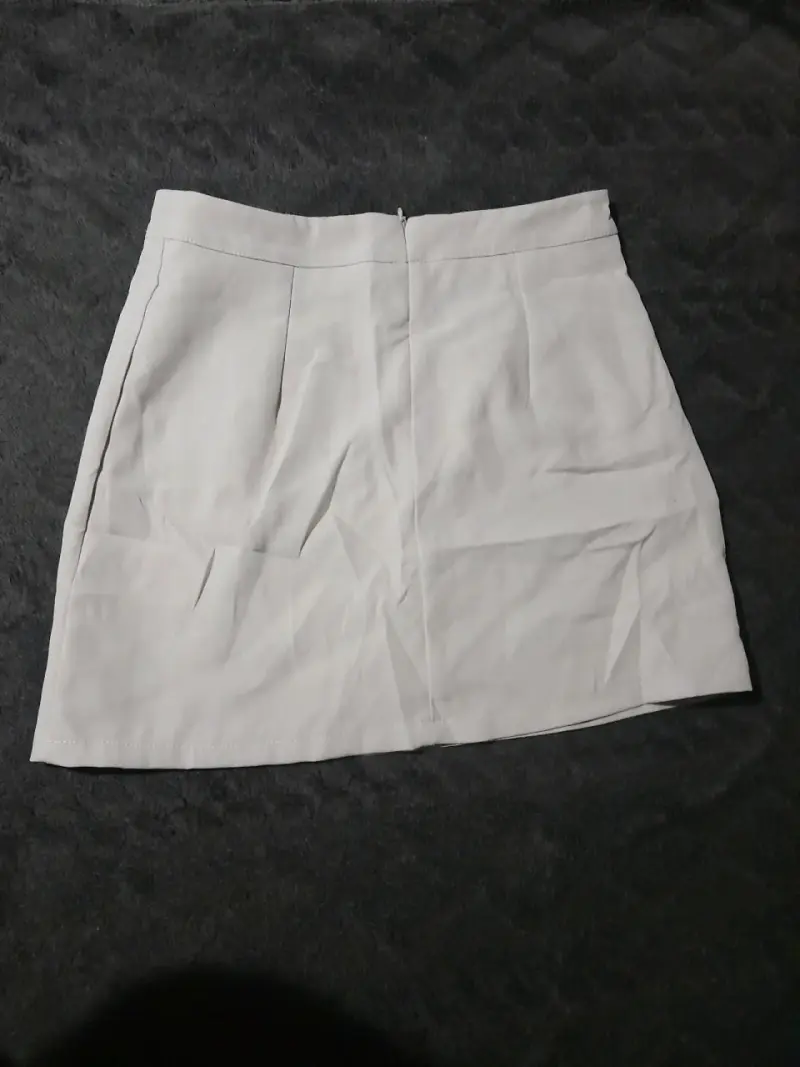 Falda corta blanca elegante - 2