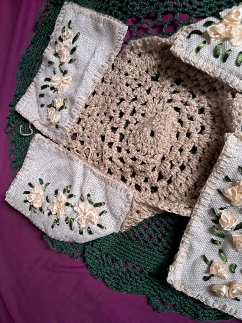 PÀÑÉŔÁ Mantel tejido a crochet con flores bordadas - 2