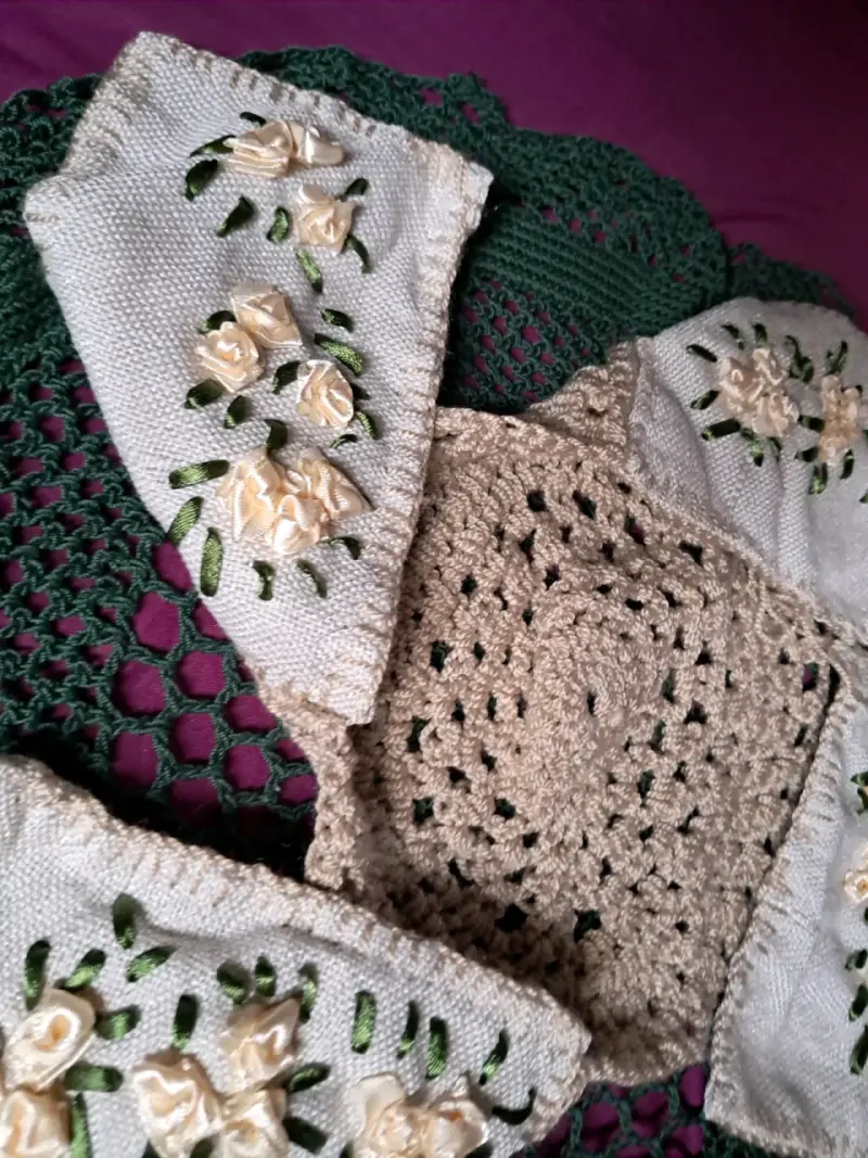 PÀÑÉŔÁ Mantel tejido a crochet con flores bordadas - 3
