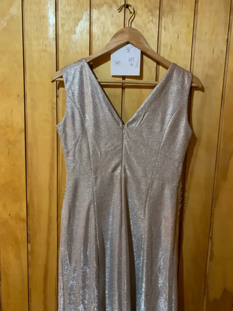 Vestido de fiesta dorado con lentejuelas - 5