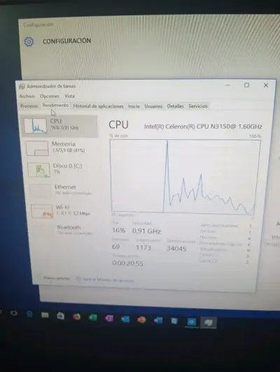 Laptop ASUS con pantalla grande y Windows 10 - miniatura 2