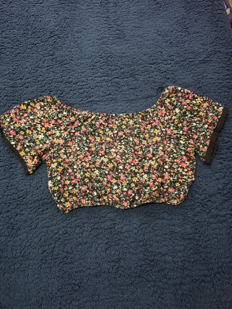 Blusa corta floral de verano - 1
