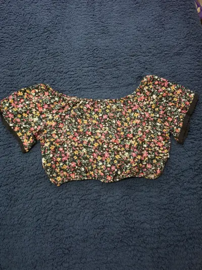Blusa corta floral de verano - miniatura 1