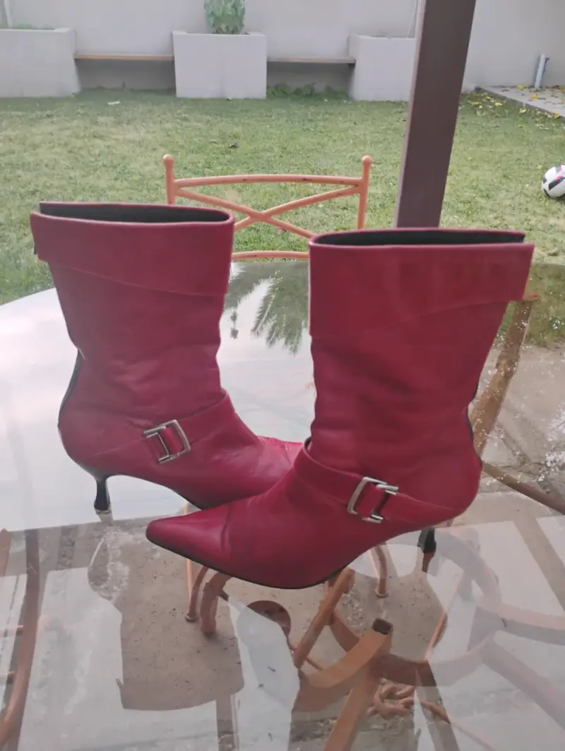 Botas rojas de cuero con tacón fino - 2