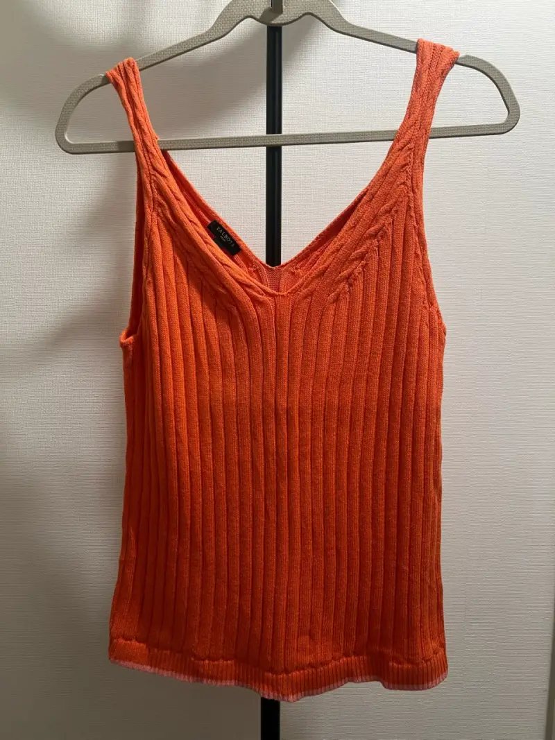 Polera sin mangas naranja de punto