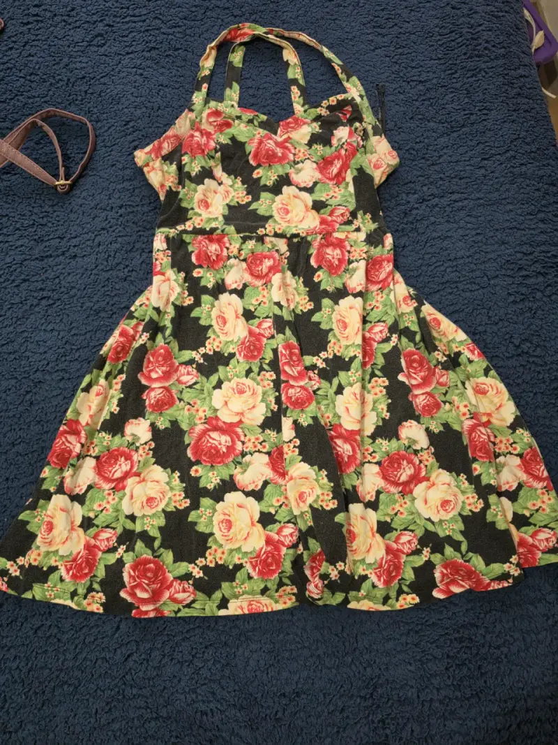Vestido floral de verano con tirantes