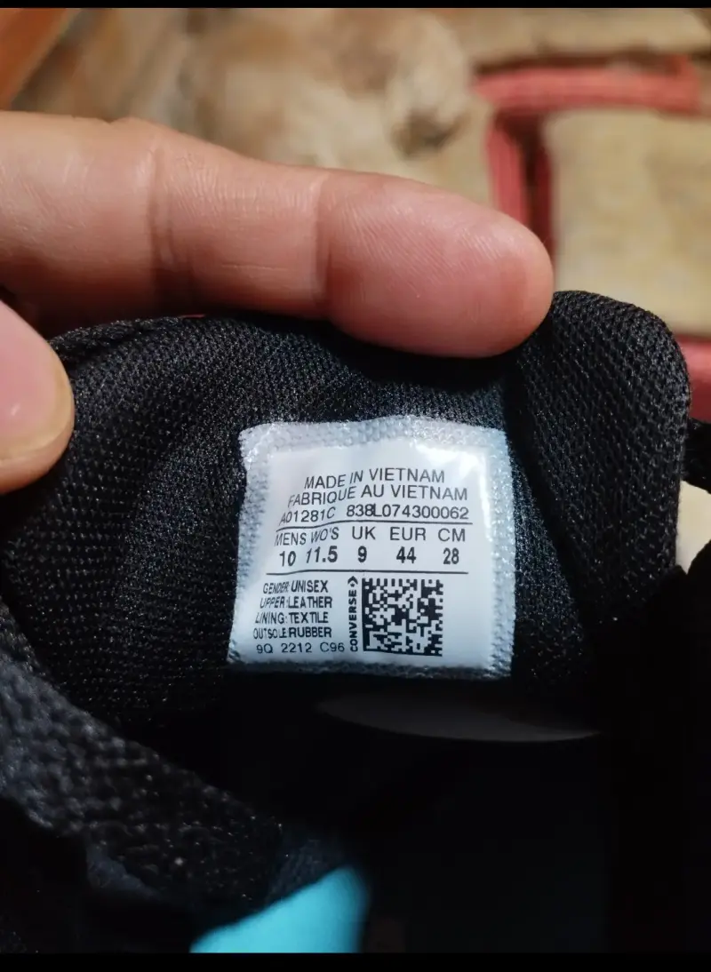 Zapatillas deportivas negras y rojas de caña alta - 3