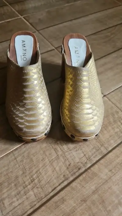 Zuecos dorados de cuero AMANO - miniatura 1