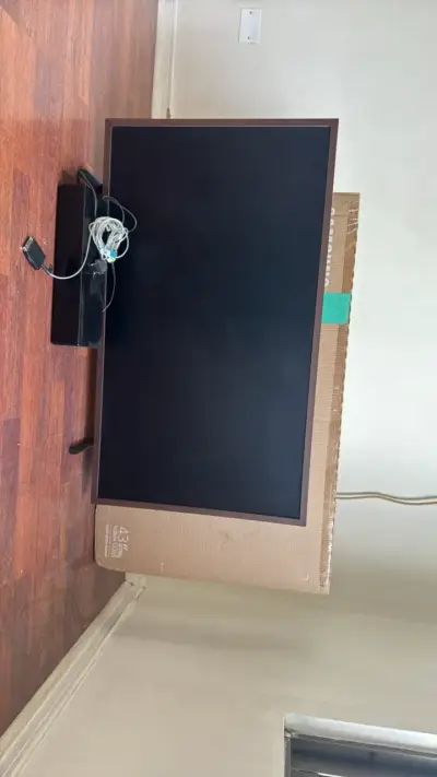 Televisor The Frame Samsung 43 pulgadas con base - miniatura 2