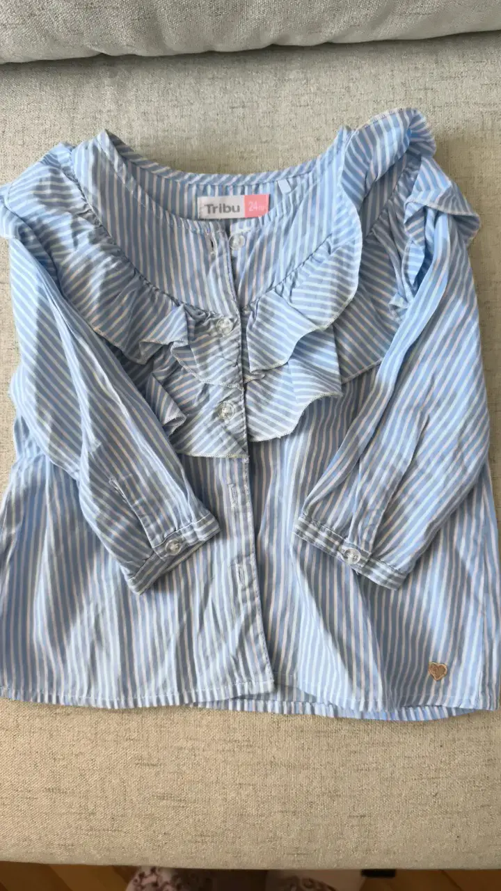 Blusa blanca con lunares coloridos para mujer - 2