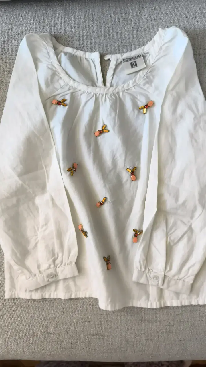Blusa blanca con lunares coloridos para mujer - 4