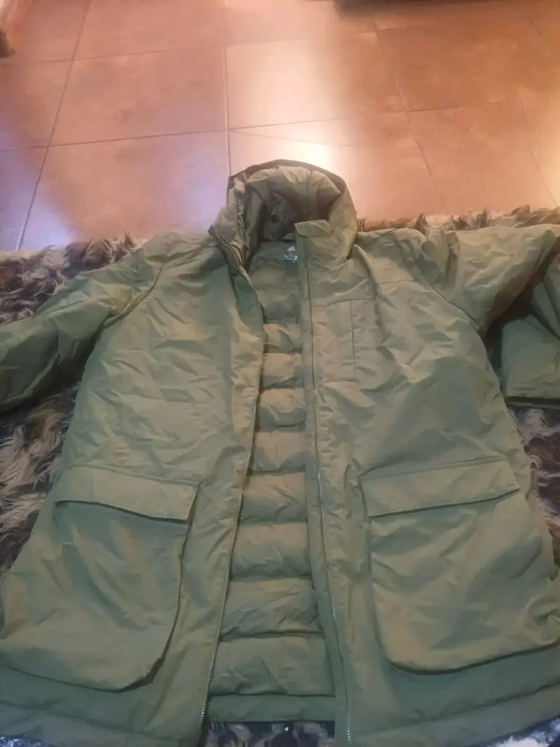 Parka verde oliva acolchada para invierno - 1