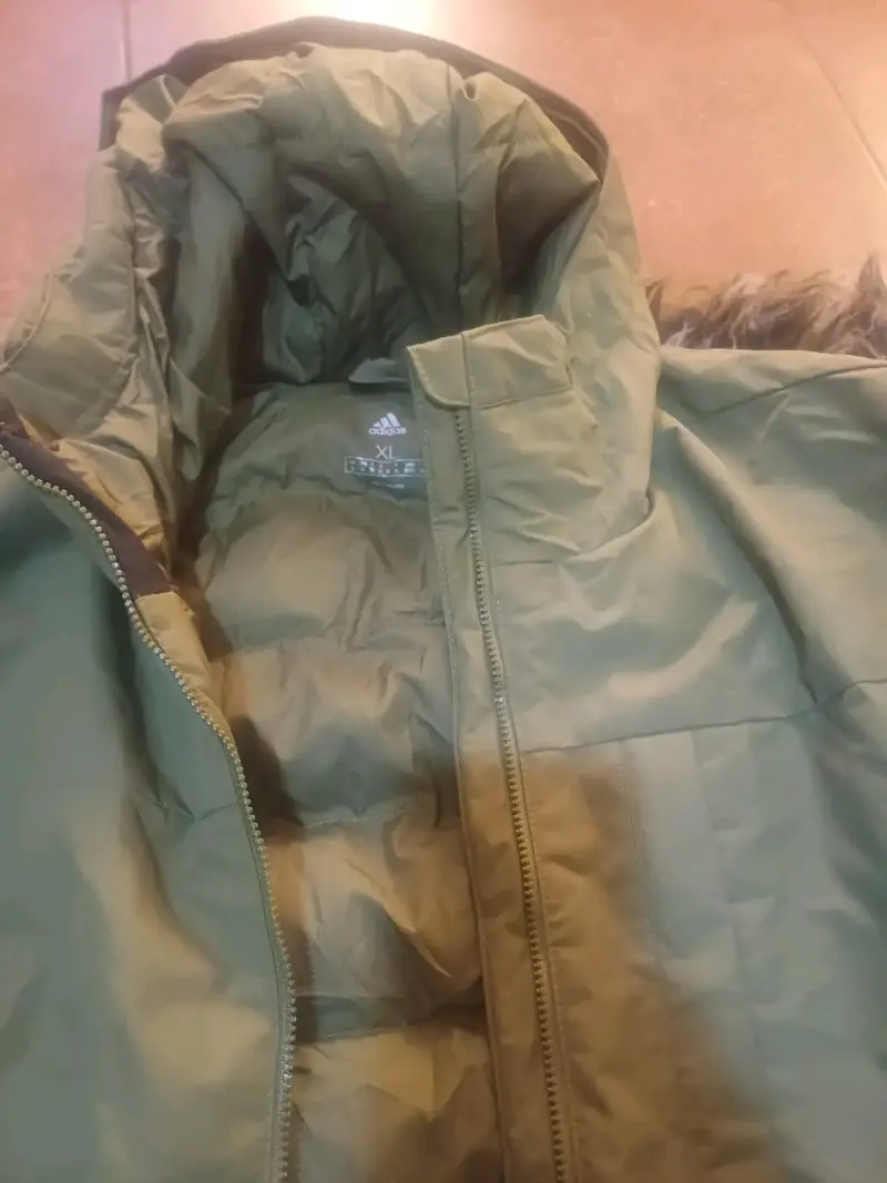 Parka verde oliva acolchada para invierno - 2