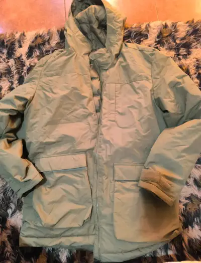 Parka verde oliva acolchada para invierno - miniatura 3