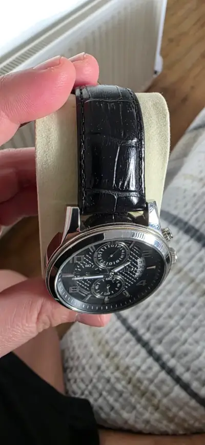 Reloj Guess cronógrafo de cuero negro - miniatura 3