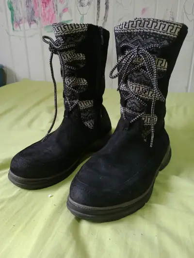 Botas negras de gamuza con diseño étnico talla 40 - miniatura 1