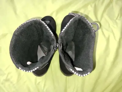 Botas negras de gamuza con diseño étnico talla 40 - miniatura 4