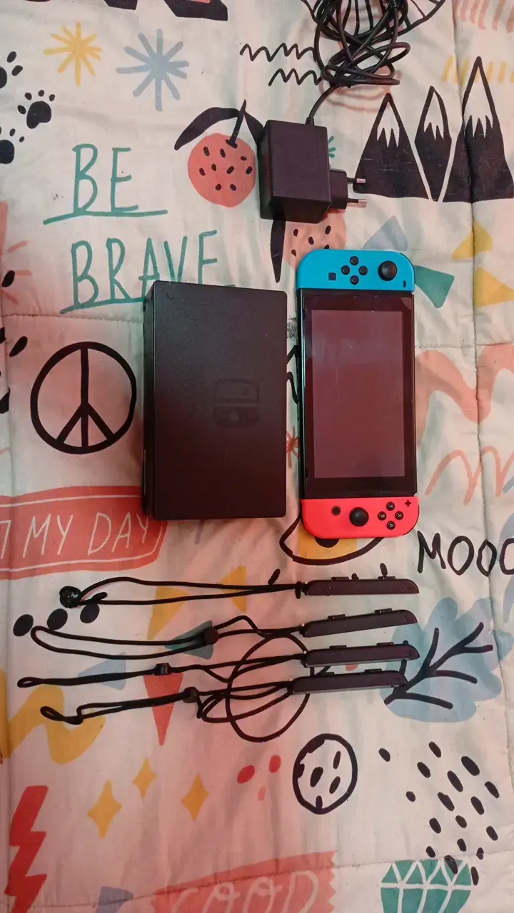 Consola Nintendo Switch con accesorios más juego