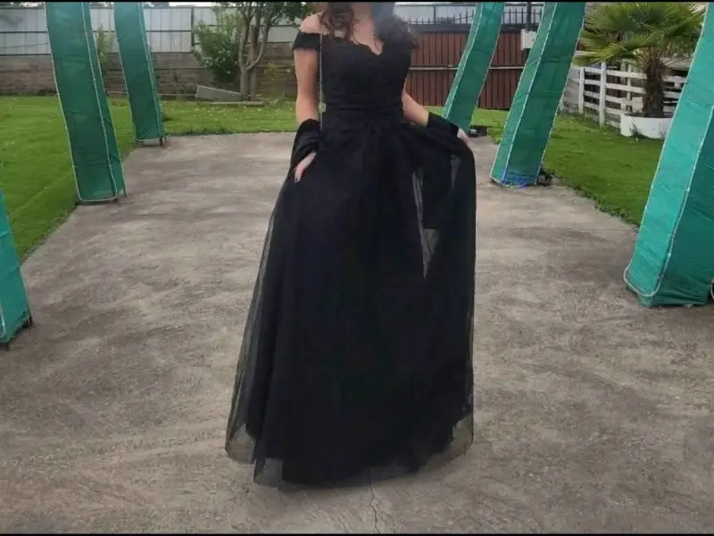 Vestido de gala negro elegante - 1