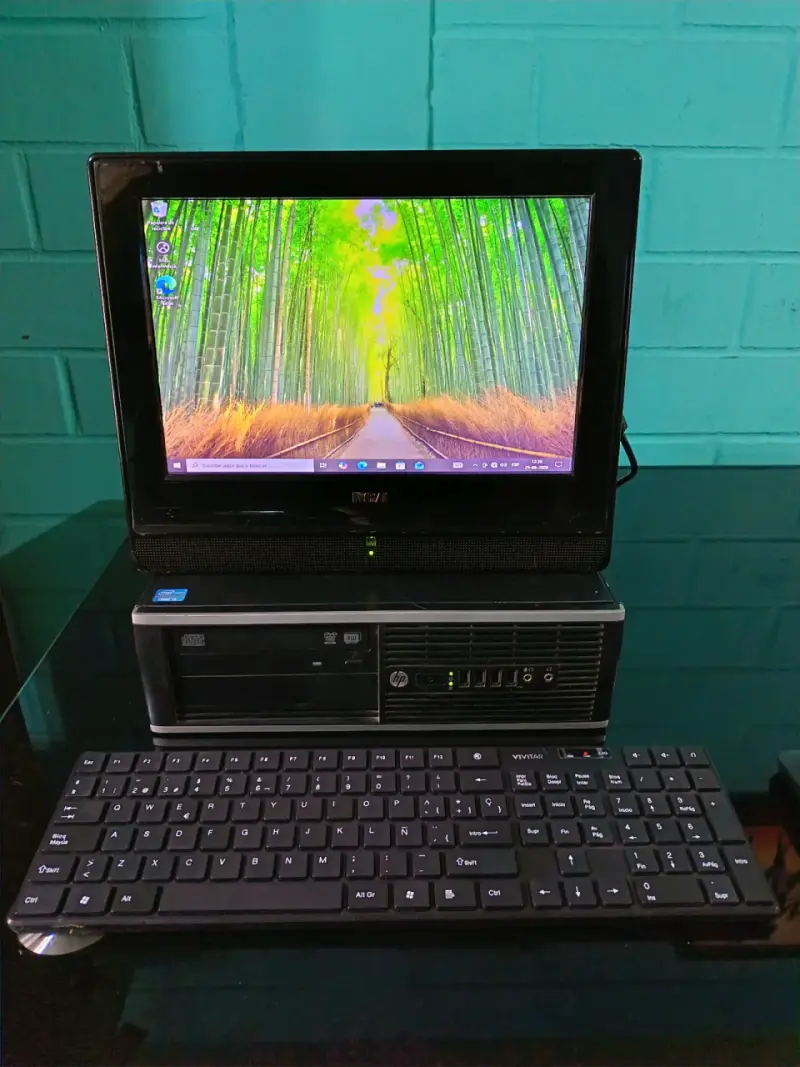 Computador HP con monitor tv y parlantes - 3