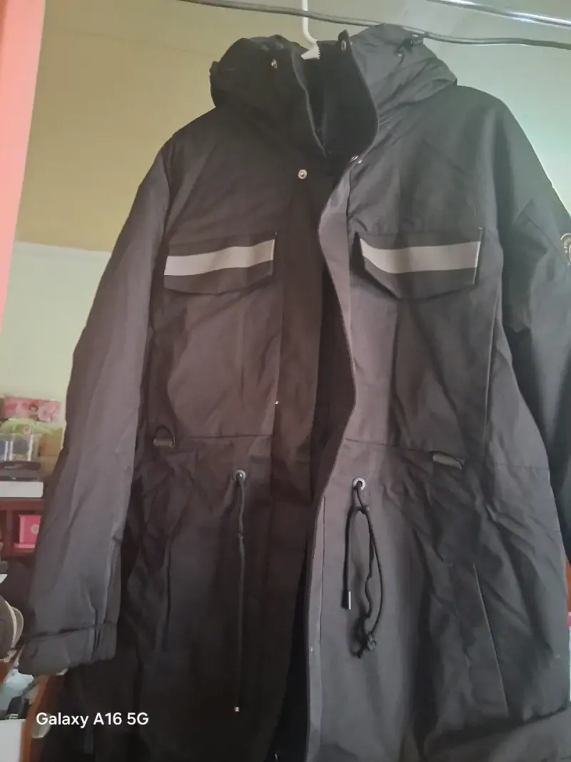 Parka negra con capucha y bolsillos - talla XXL - 1