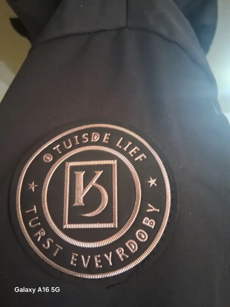 Parka negra con capucha y bolsillos - talla XXL - 2