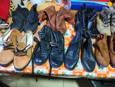 Lote de botas y botines variados para mujer - miniatura 2