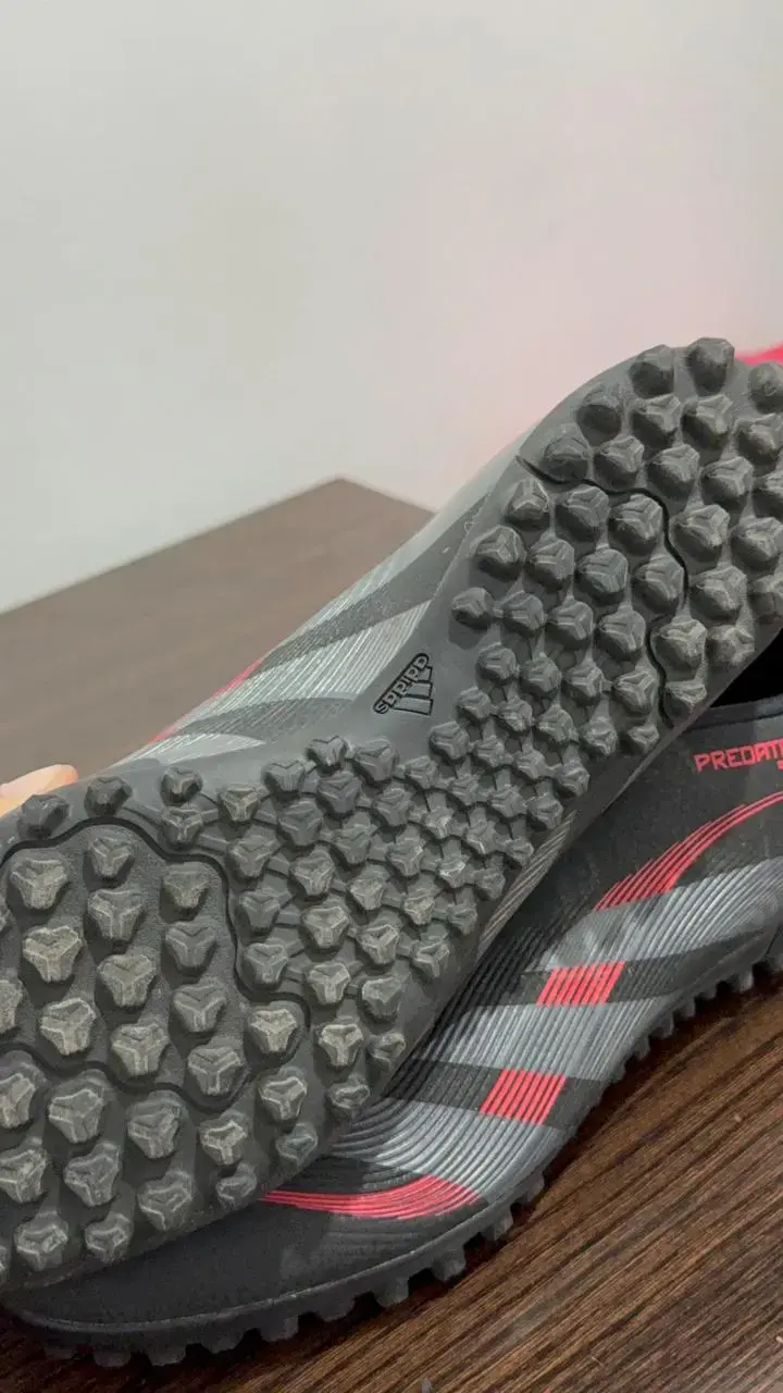 Zapatillas de fútbol Adidas Predator negras - 1