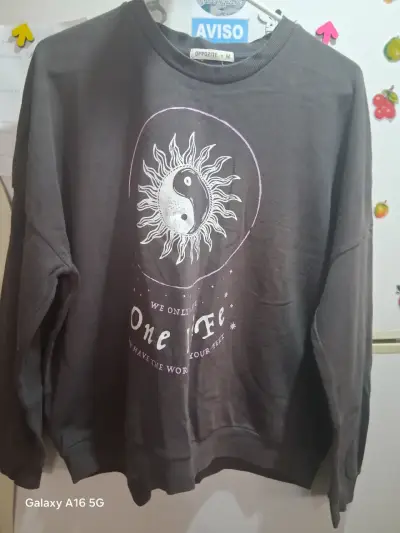 Polerón gris con diseño yin yang - miniatura 1