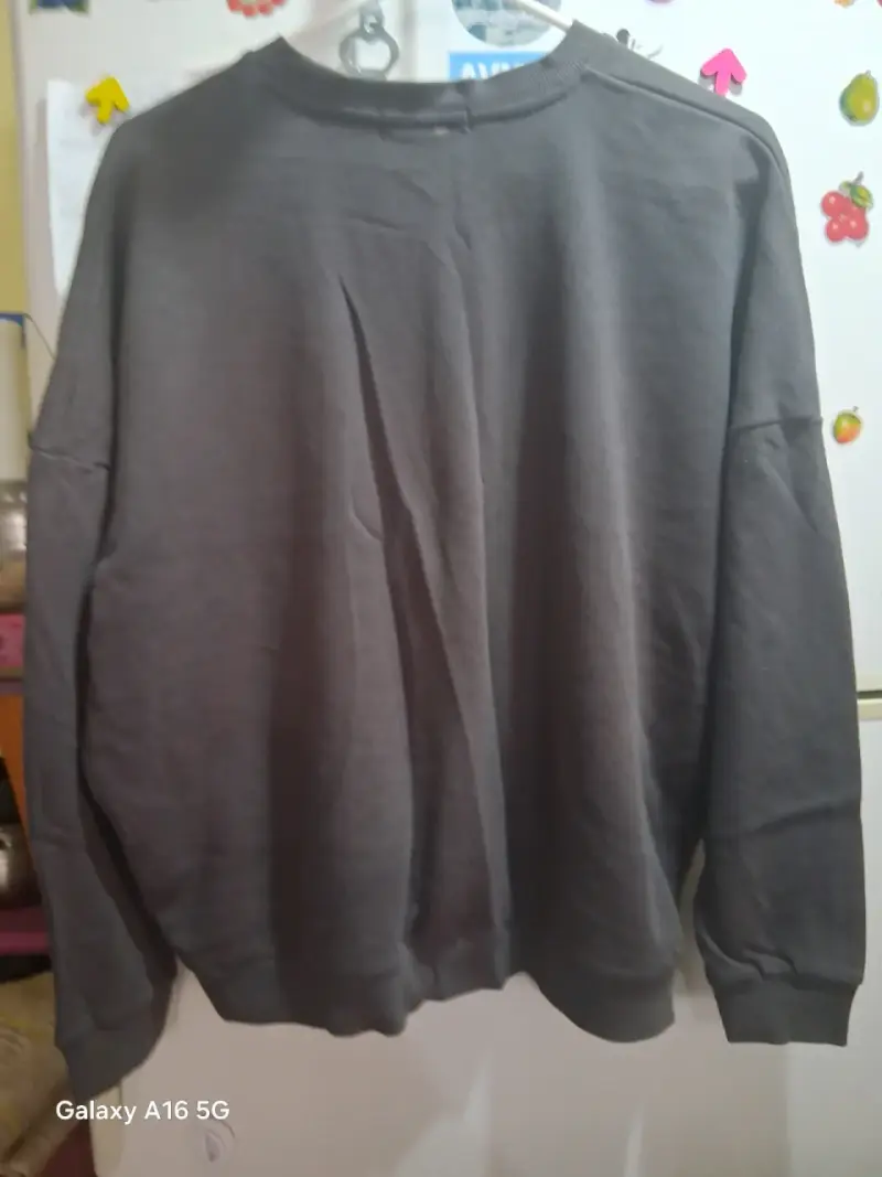Polerón gris con diseño yin yang - 2