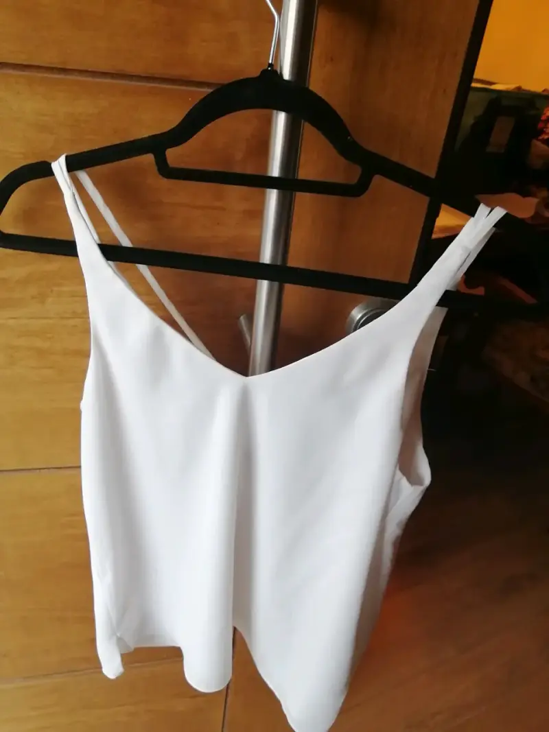 Blusa blanca de tirantes para mujer - 2
