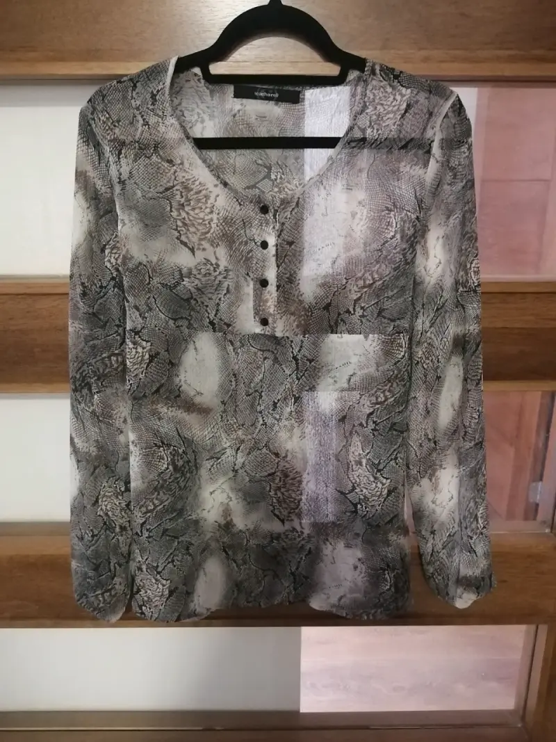 Blusa estampado serpiente mujer - 1