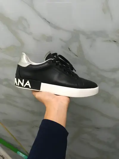 Zapatillas negras de cuero con detalle plateado - miniatura 1