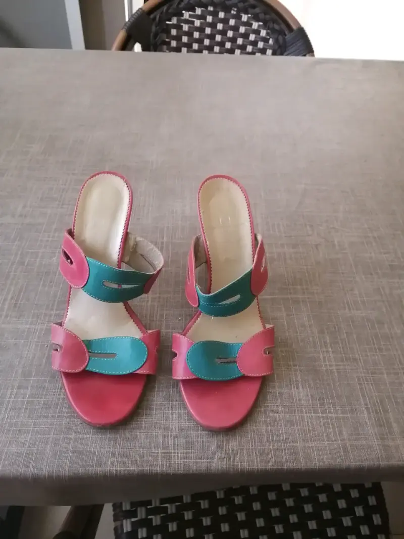 Sandalias de cuero rosa y turquesa - 1