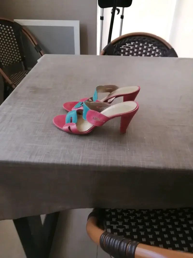 Sandalias de cuero rosa y turquesa - 2