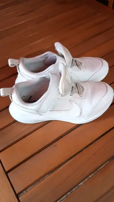 Zapatillas deportivas blancas Nike para niños - miniatura 2
