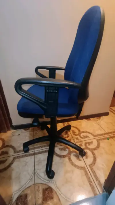 Silla de oficina azul - miniatura 2
