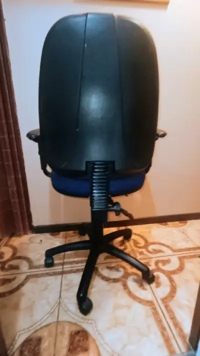 Silla de oficina azul - miniatura 5