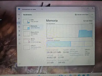 Laptop con pantalla de 15 pulgadas - miniatura 2