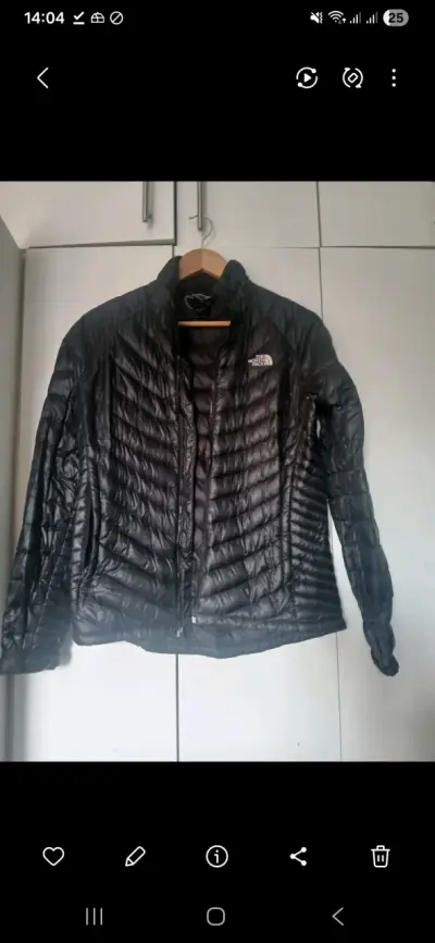 Chaqueta negra The North Face acolchada - miniatura 1