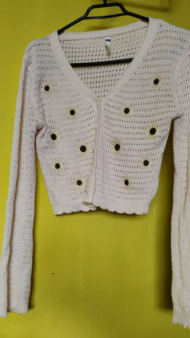 Cardigan tejido blanco con flores - 1