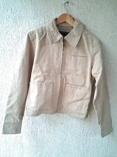 Chaqueta beige de gamuza para mujer - miniatura 1