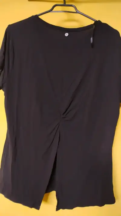 Polera negra con diseño neón FES - miniatura 2
