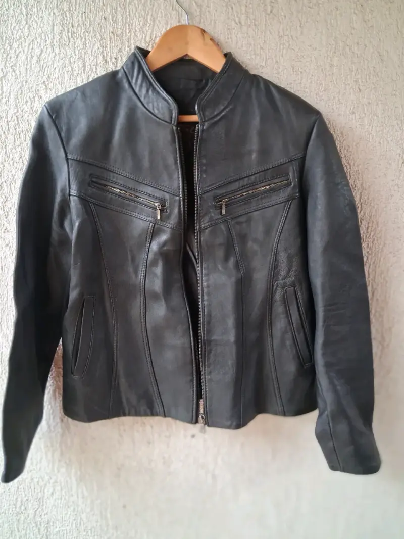 Chaqueta de cuero negra para mujer - 1