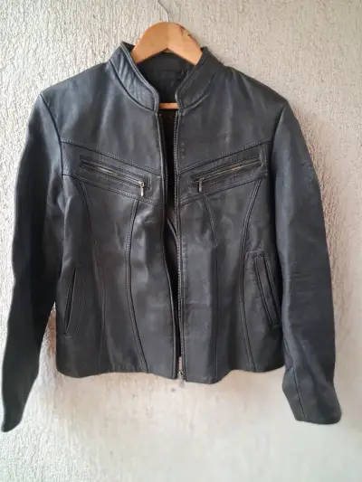 Chaqueta de cuero negra para mujer - miniatura 1