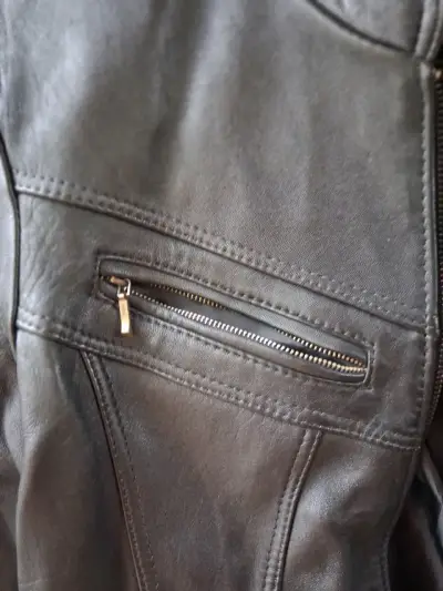 Chaqueta de cuero negra para mujer - miniatura 3