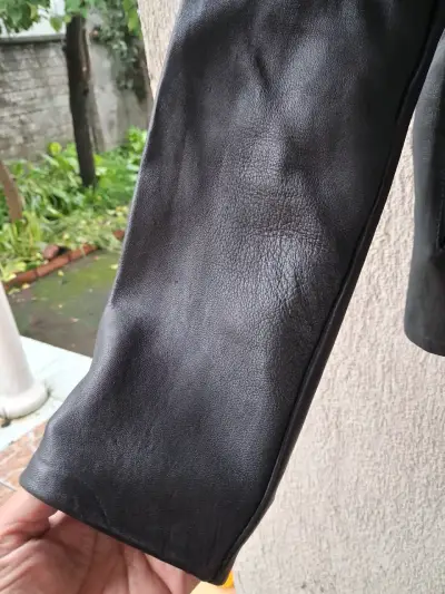 Chaqueta de cuero negra para mujer - miniatura 5