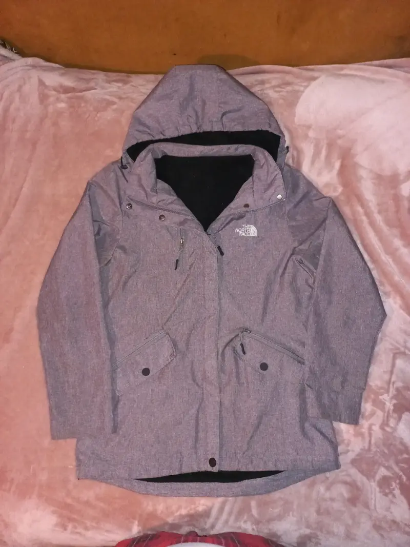 Chaqueta impermeable The North Face gris